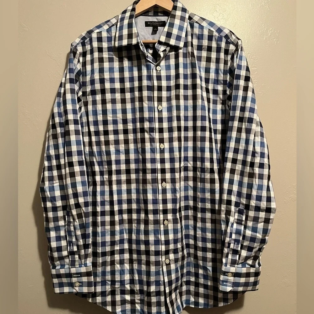 Banana Republic Men's Non Iron Tailored, Slim Fit Button Up Shirt